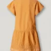 Vestido corto con encaje