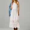 Vestido largo con detalles calados