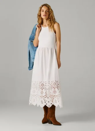 Vestido largo con detalles calados