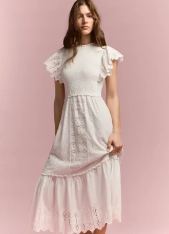 Vestido largo con detalles calados