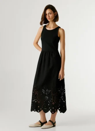 Vestido largo con detalles calados