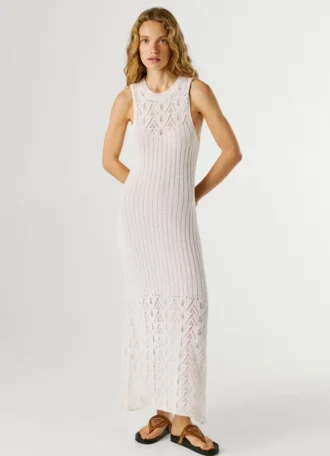 Vestido largo con detalles calados