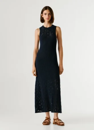 Vestido largo con detalles calados