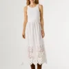 Vestido largo con detalles calados