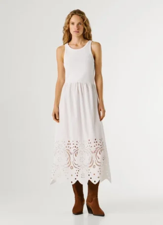 Vestido largo con detalles calados