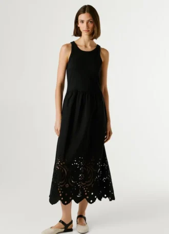 Vestido largo con detalles calados