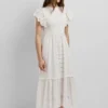 Vestido largo con detalles calados