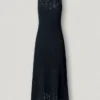 Vestido largo con detalles calados