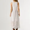 Vestido largo con detalles calados