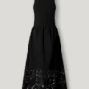 Vestido largo con detalles calados