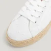 Zapatillas clásicas con detalles bordados Zapatillas clásicas con detalles bordados