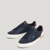 Zapatillas clásicas con detalles de ante