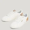 Zapatillas clásicas con detalles de ante