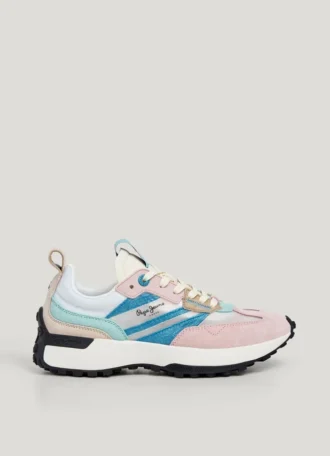 Zapatillas con detalles translúcidos