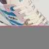 Zapatillas con detalles translúcidos