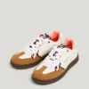 Zapatillas con suela de goma y detalles de estampado animal