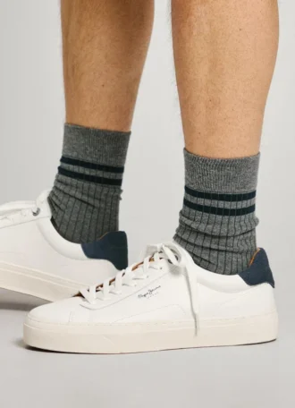 Zapatillas de cuero con detalles de ante