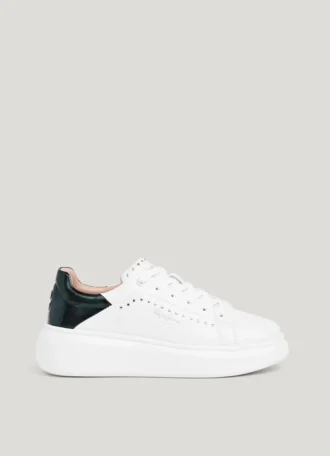 Zapatillas de cuero con tachuelas