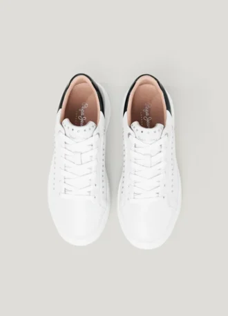 Zapatillas de cuero con tachuelas
