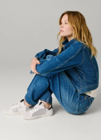 Zapatillas de piel con detalles brillantes