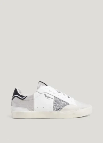 Zapatillas de piel con detalles brillantes