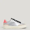Zapatillas metalizadas con detalles brillantes