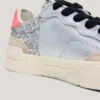 Zapatillas metalizadas con detalles brillantes