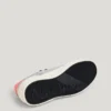 Zapatillas metalizadas con detalles brillantes